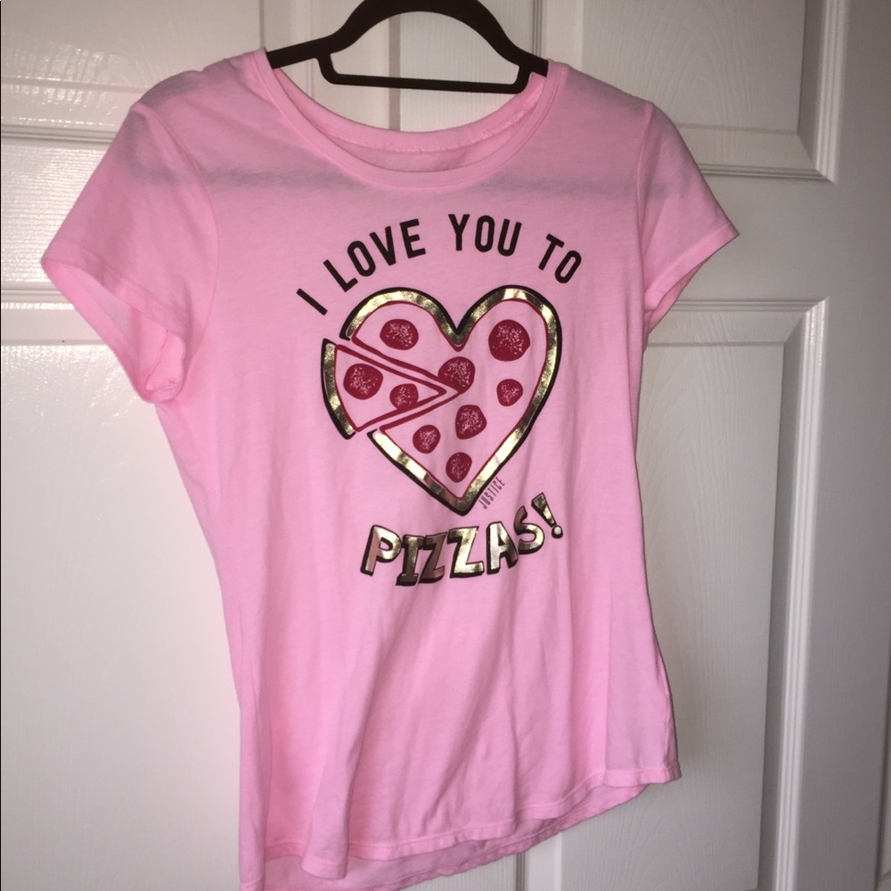 A short sleeve shirt